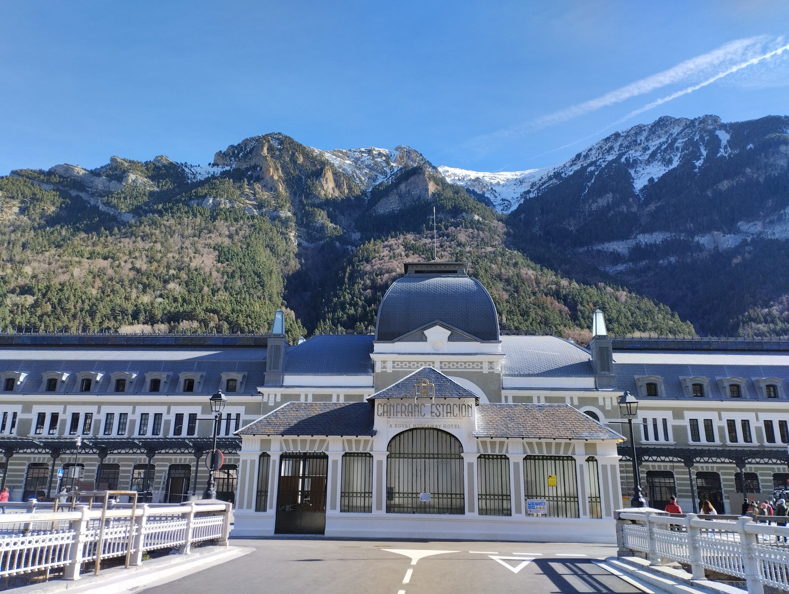 Canfranc_Estación._Puerta_de_acceso (1)